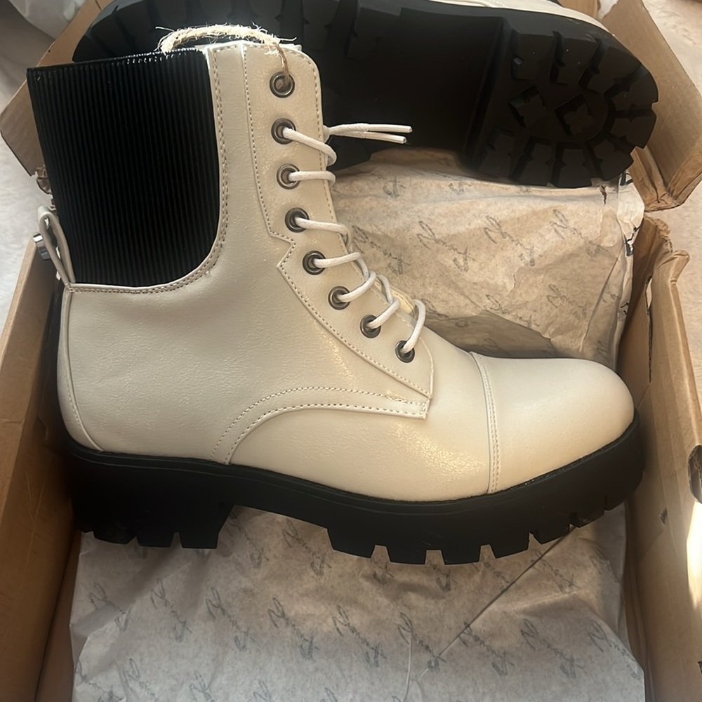 NWT Seven7 White Combat Boots - Size 9